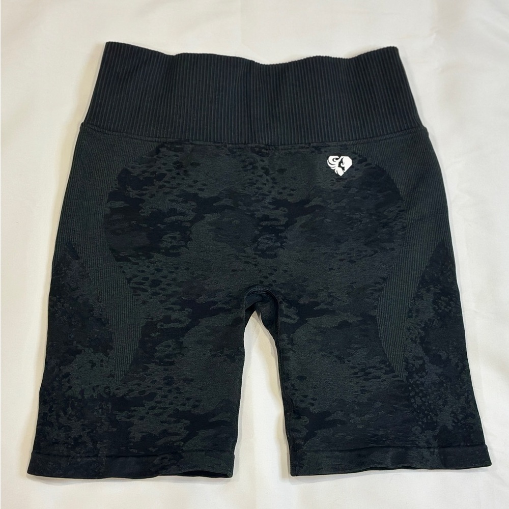 Women's Best Black Patterned Shorts - Picture 8 of 9